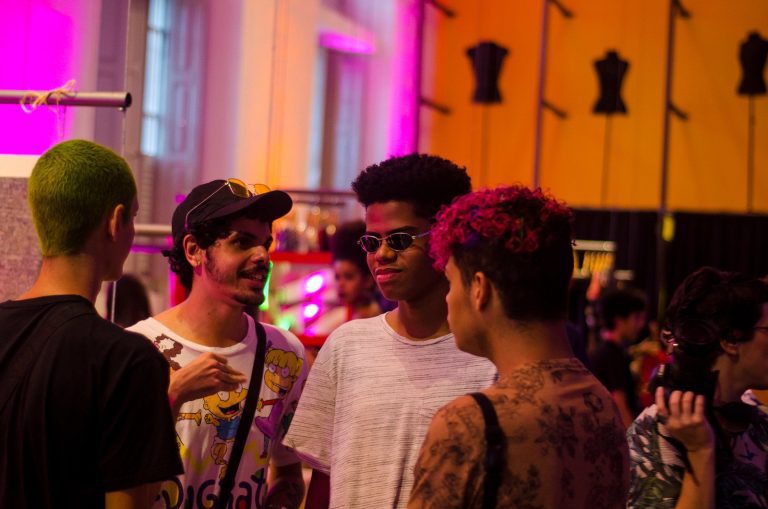 Men’s Fashion Hacks: Simple Tips to Elevate Your Style Game