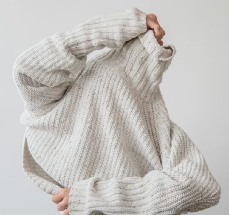 The Power of Minimalist Fashion: How to Create Stunning Looks with Fewer Pieces